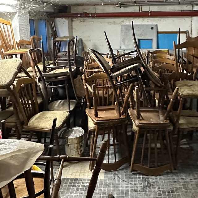 Große Gemeinschaftliche Aaktion: Bürgerhalle Weyer erstrahlt in neuem Glanz