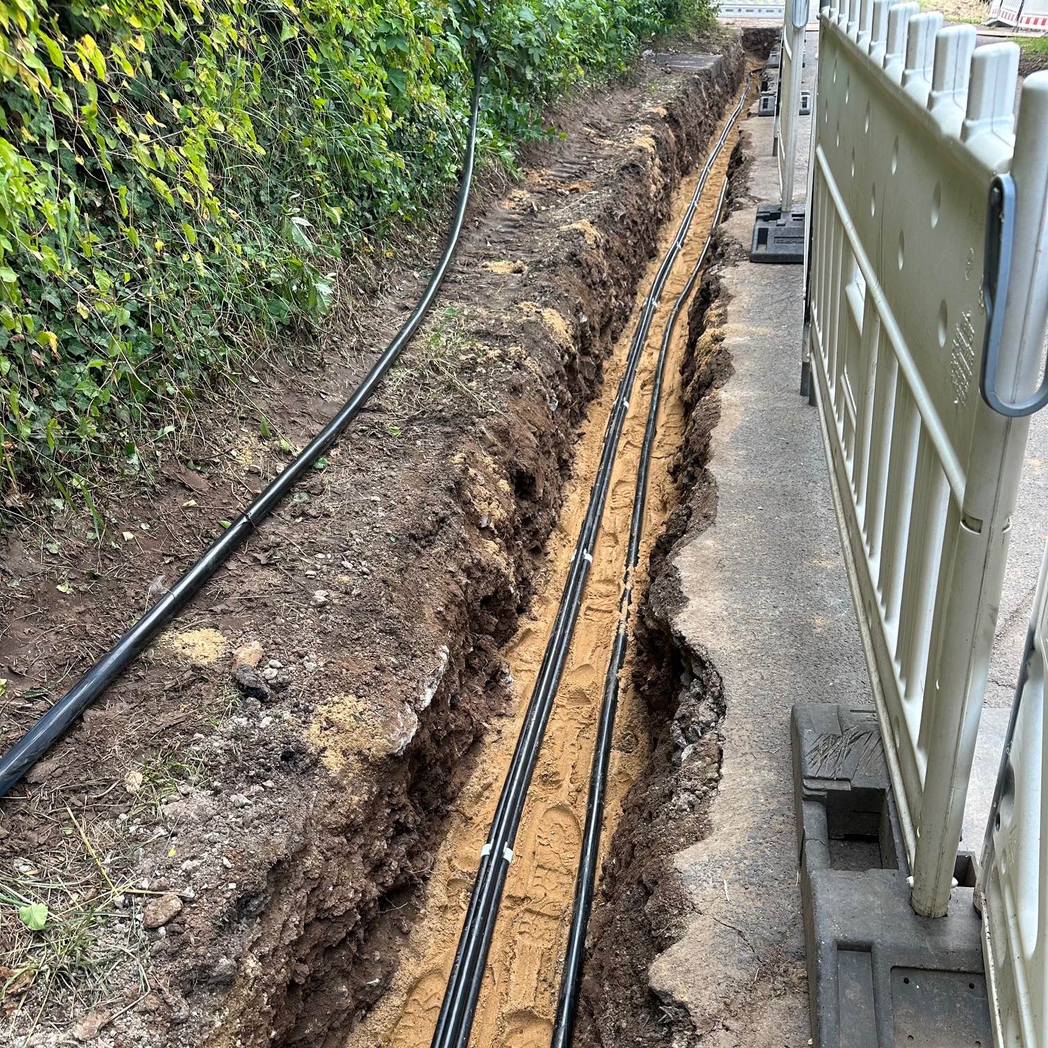 Erdkabel für den Feyer Weg – Stromnetz in Weyer wird zukunftssicher