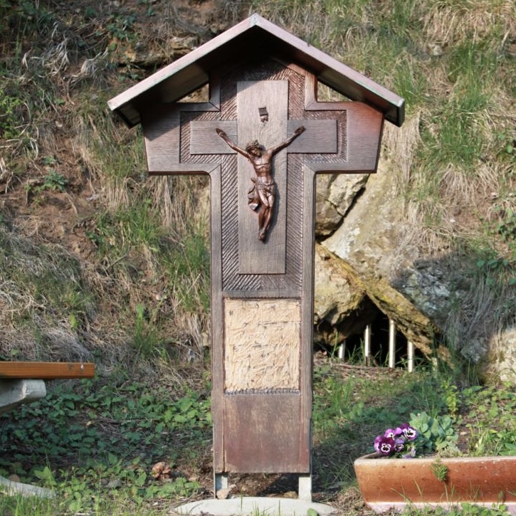 Kreuze und Heiligenhäuschen