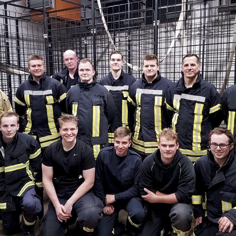 Brandbekämpfer ausgebildet