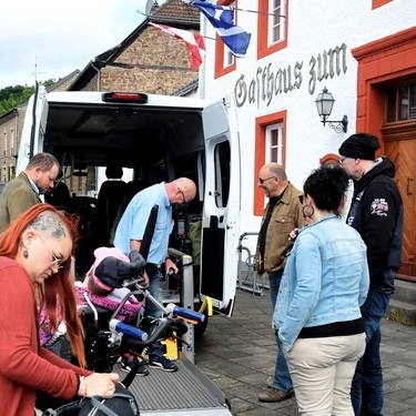 Wie Julia zu ihrem Transporter kam